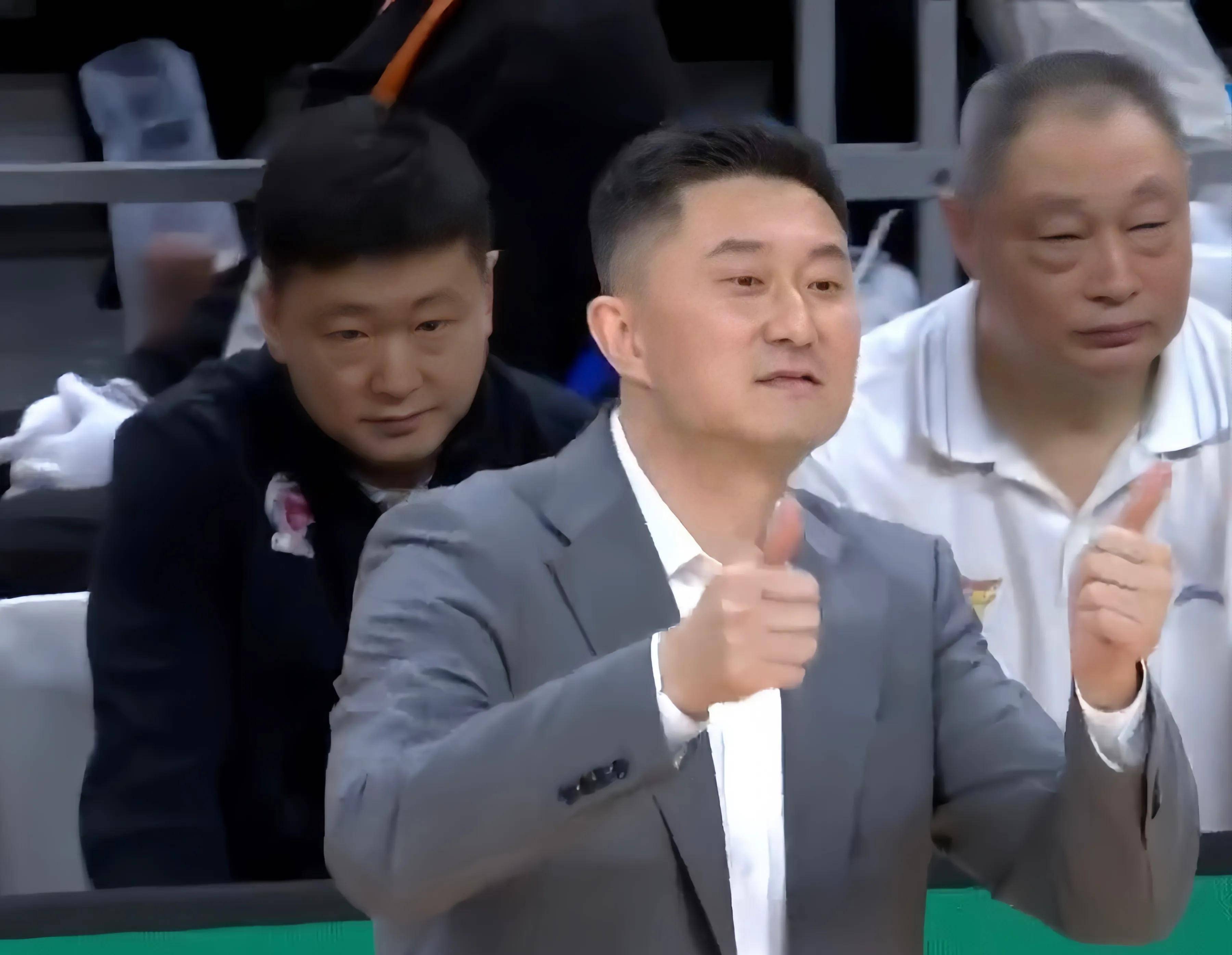 广东男篮再胜对手，继续领跑联赛
