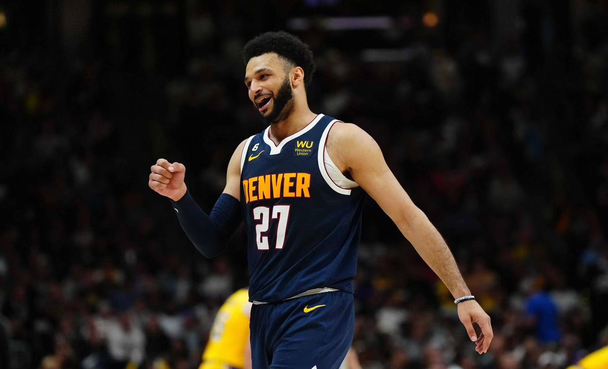 爵士队取胜国王队,追赶季后赛名额 爵士队取胜国王队,追赶季后赛名额