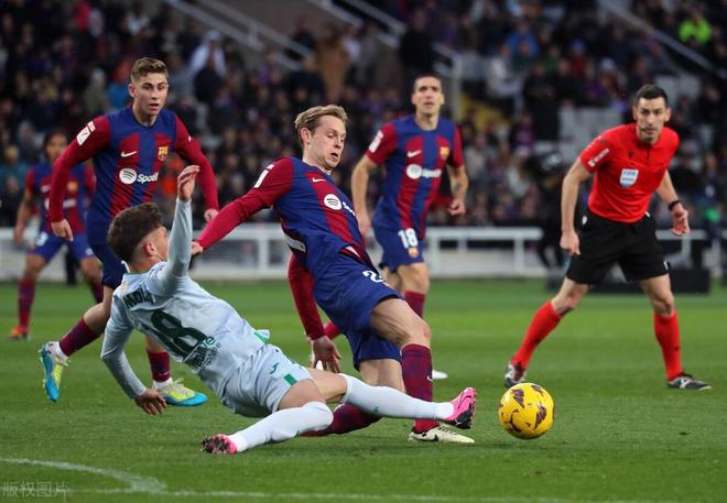 赫塔菲客场击败巴拉多利德,继续领先 赫塔菲客场击败巴拉多利德,继续领先