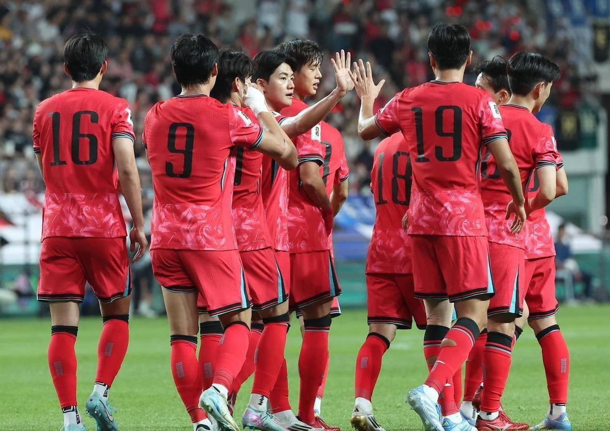 包含亚洲足球：韩国队在世界杯赛场上再创佳绩的词条