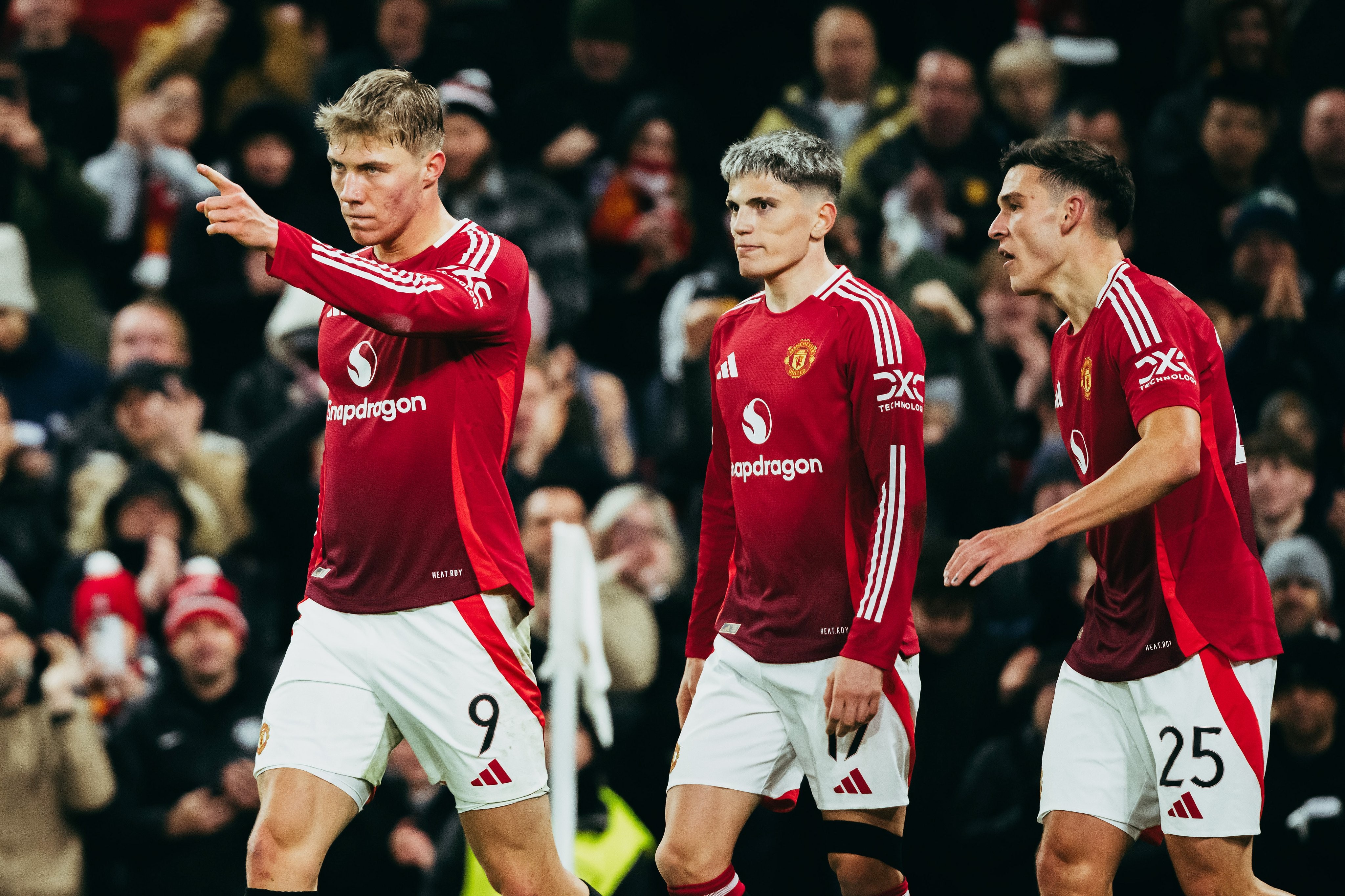 爱游戏在线-曼联客场大胜，提前确保晋级出线