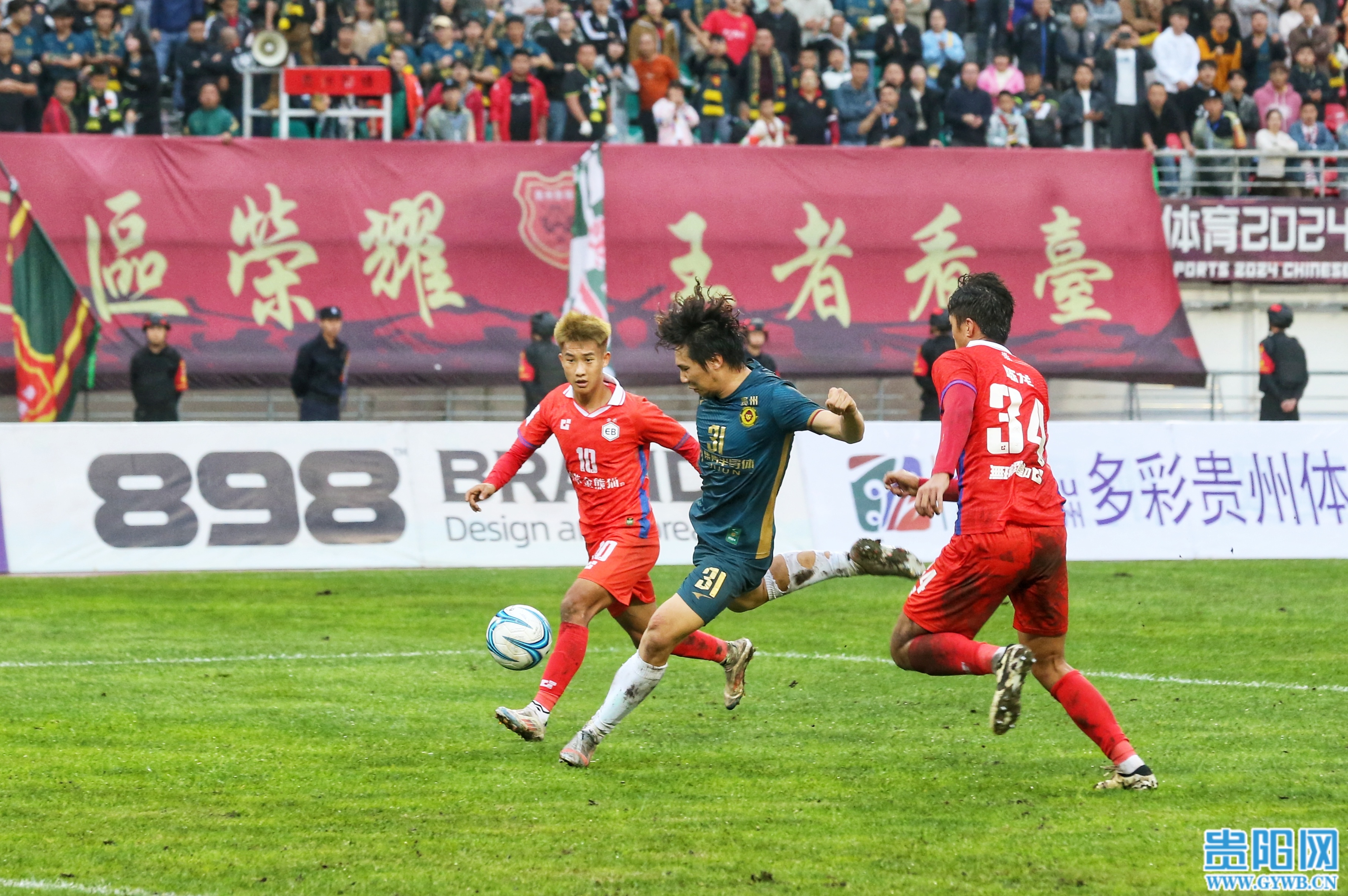 国内足球联赛精彩纷呈,球迷热情高涨的简单介绍 国内足球联赛精彩纷呈,球迷热情高涨的简单介绍