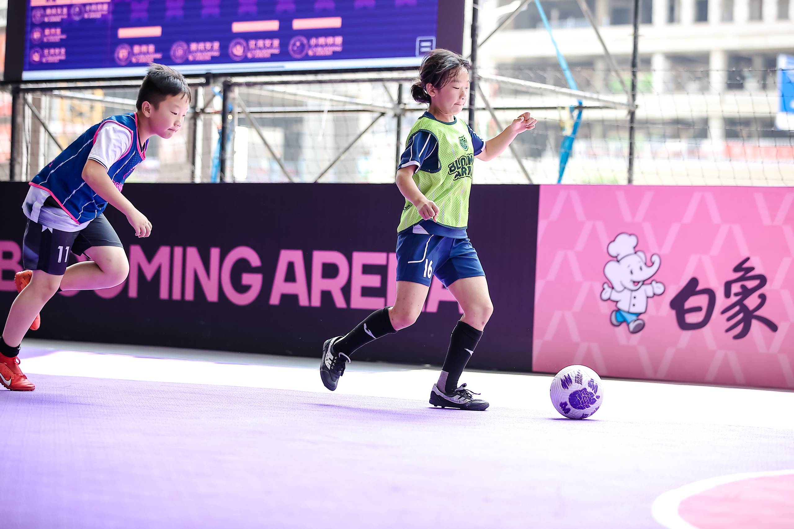 爱游戏下载-中国女足球员坚韧拼搏，赢得赞誉与掌声的简单介绍