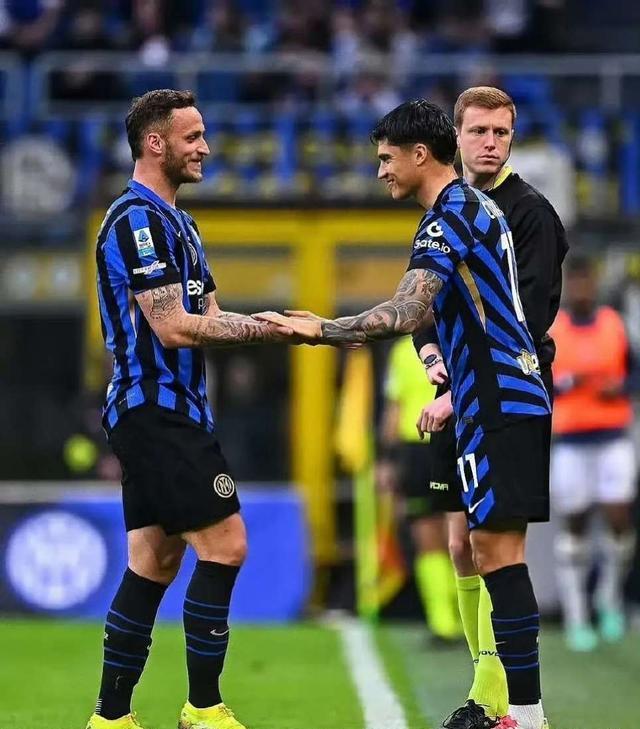 关于江苏队在关键时刻逆转胜利,全队欢呼雀跃的信息 关于江苏队在关键时刻逆转胜利,全队欢呼雀跃的信息