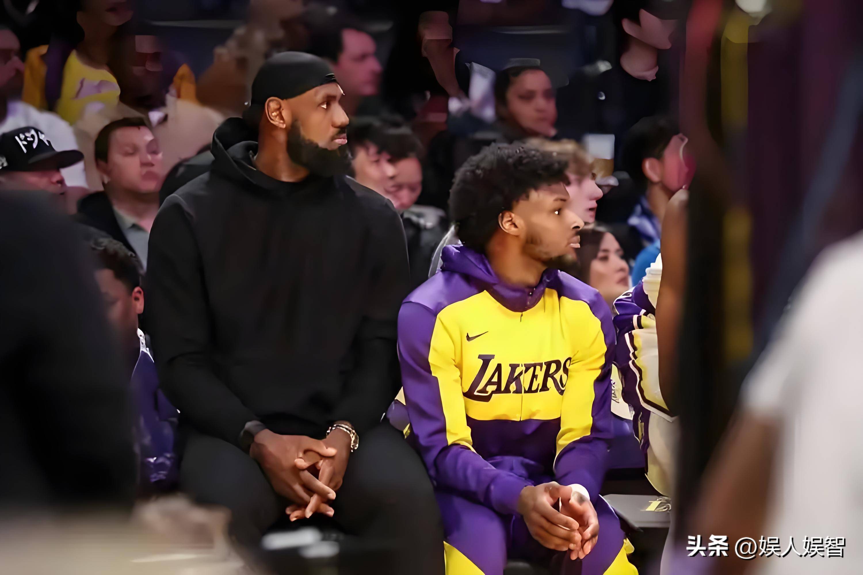 开拓者主场横扫湖人保持主场不败 开拓者主场横扫湖人保持主场不败