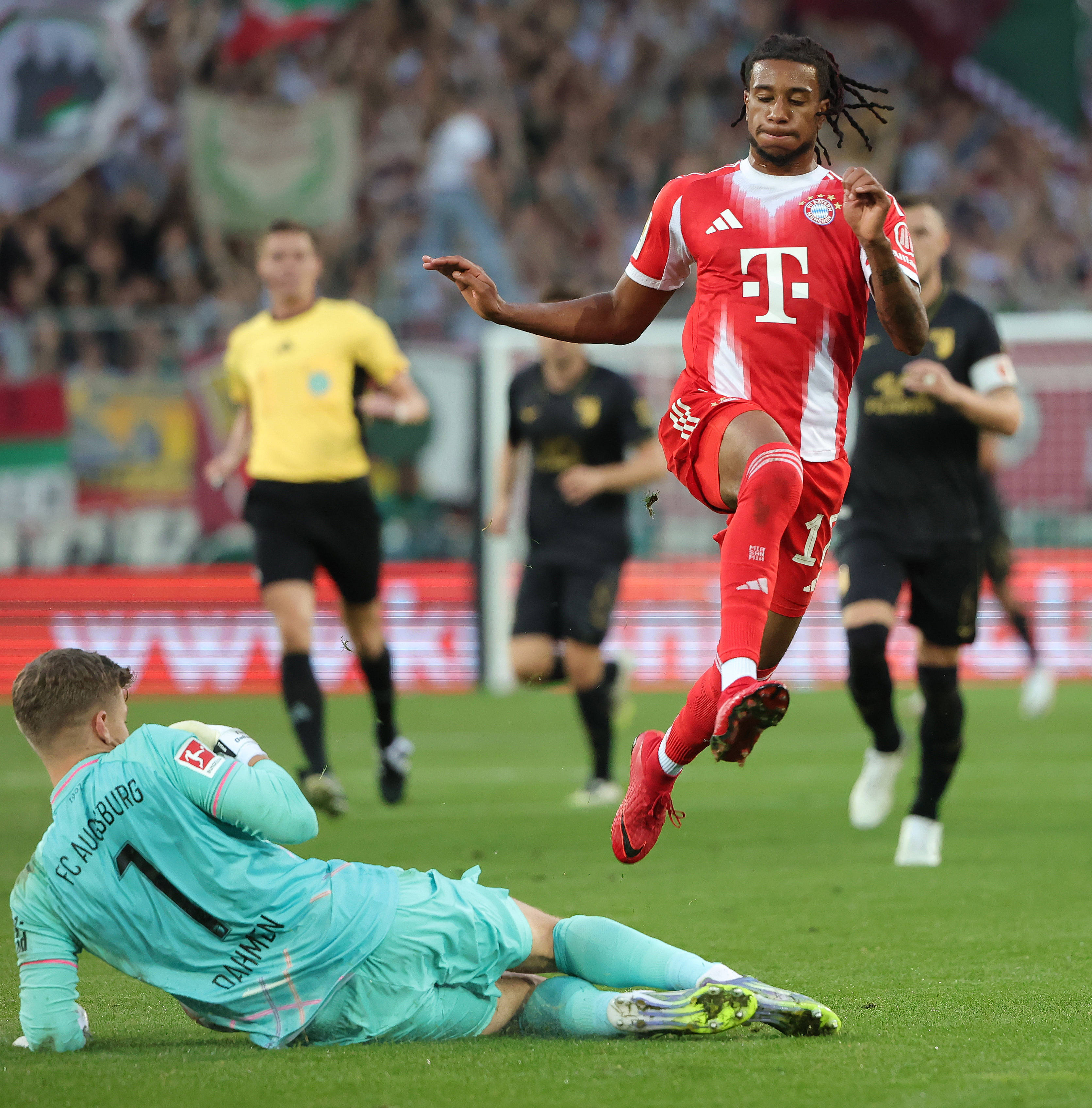 爱游戏体育-关于奥格斯堡遭遇尴尬，糟糕战绩引发球迷恐慌！的信息