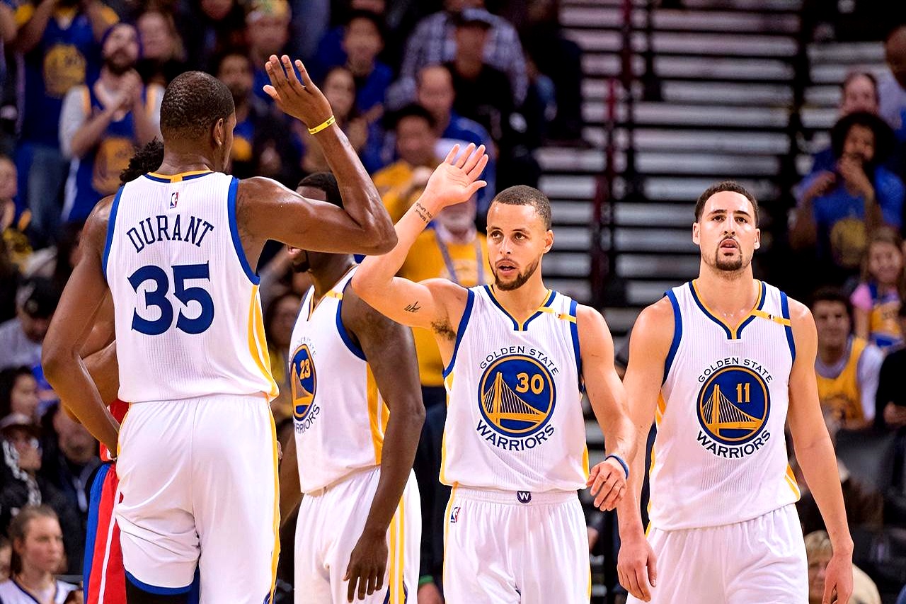 福建队横扫爵士，库里扛起全队