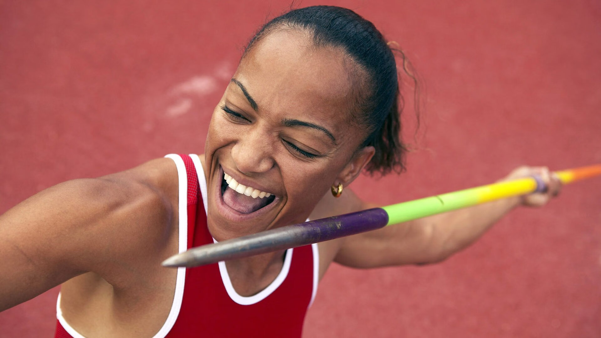 爱游戏tv-跨界碰撞！雄鹿对阵辽宁，乔治在焦点战中完成唯一性证明